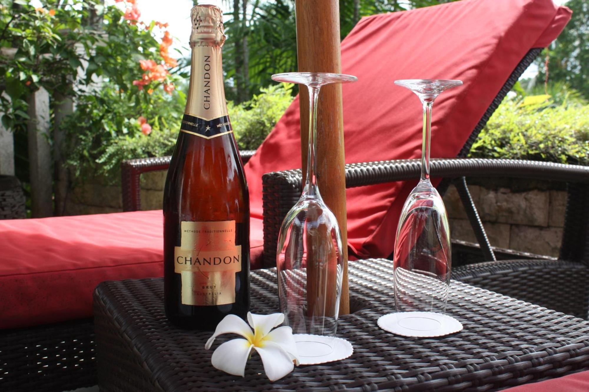 Tempat Senang Spa Resort & Restaurant Sekupang ภายนอก รูปภาพ
